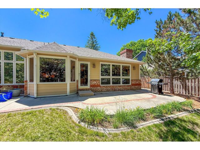 2010 Emerald Dr, Longmont, CO 80504