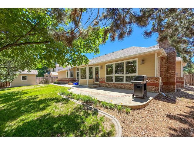 2010 Emerald Dr, Longmont, CO 80504