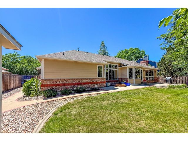 2010 Emerald Dr, Longmont, CO 80504