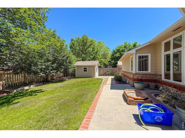 2010 Emerald Dr, Longmont, CO 80504