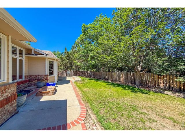 2010 Emerald Dr, Longmont, CO 80504