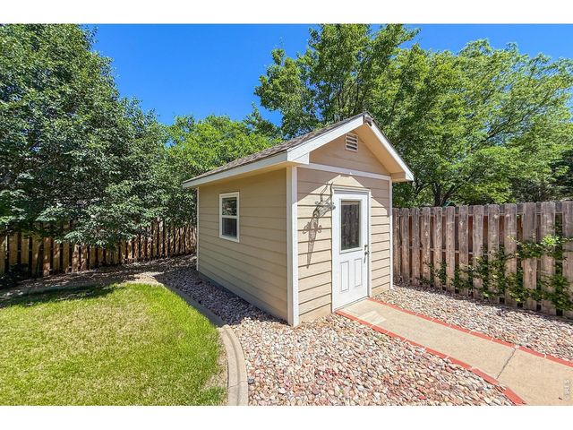 2010 Emerald Dr, Longmont, CO 80504