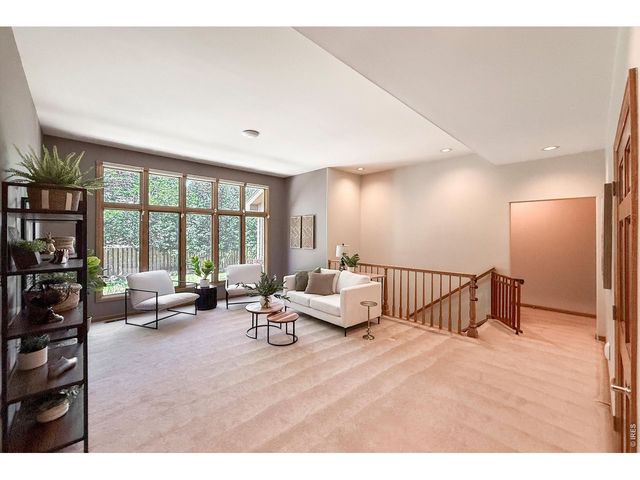 2010 Emerald Dr, Longmont, CO 80504