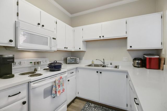 10001 Woodcreek Oaks Blvd #123, Roseville, CA 95747