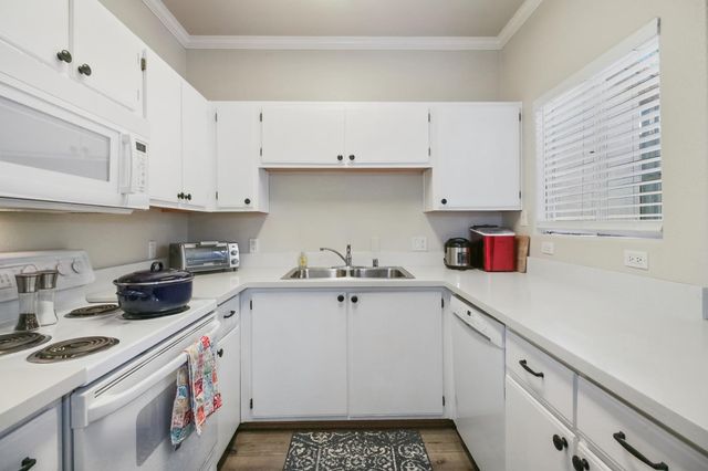 10001 Woodcreek Oaks Blvd #123, Roseville, CA 95747