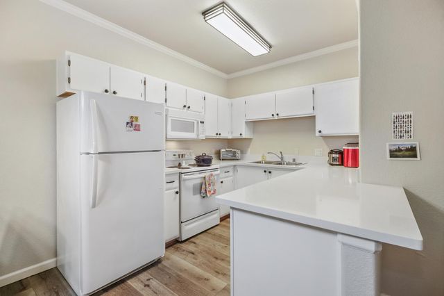 10001 Woodcreek Oaks Blvd #123, Roseville, CA 95747