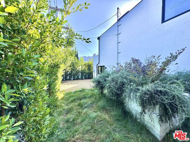 4040 Cartwright Avenue, Studio City, CA 91604