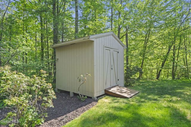 207 Swift Road, Voorheesville, NY 12186