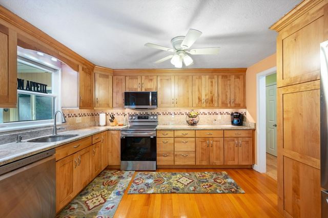 258 State St, Hanson, MA 02341