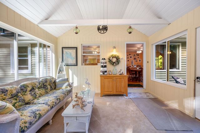 258 State St, Hanson, MA 02341
