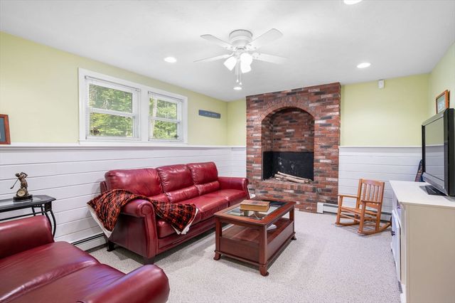 258 State St, Hanson, MA 02341