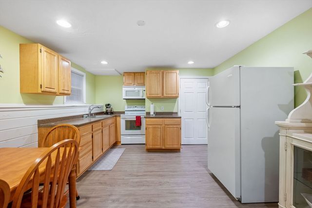 258 State St, Hanson, MA 02341