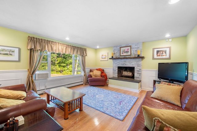 258 State St, Hanson, MA 02341