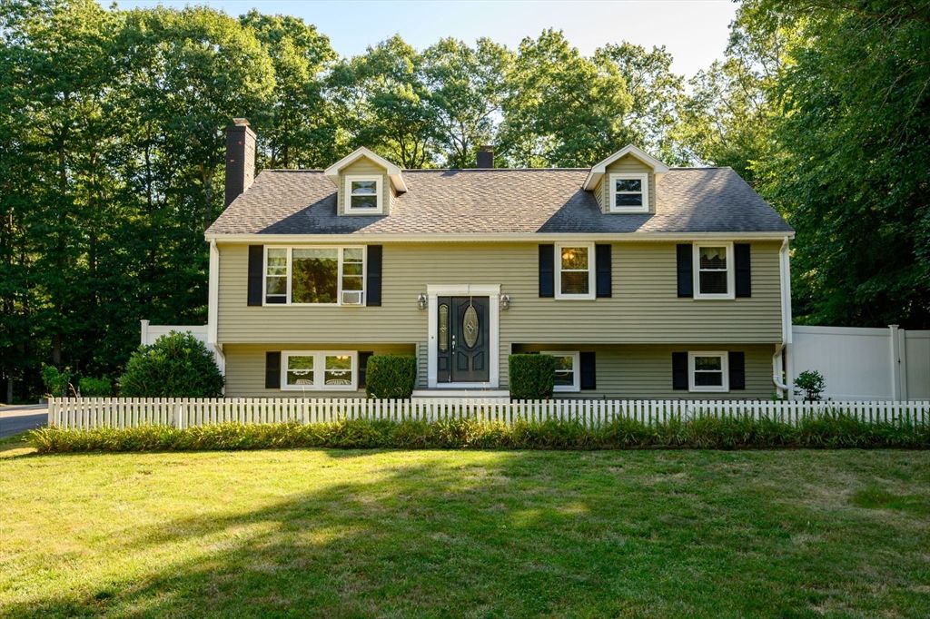 258 State St, Hanson, MA 02341