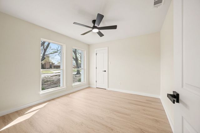 1934 Vista Oaks Drive, Carrollton, TX 75007