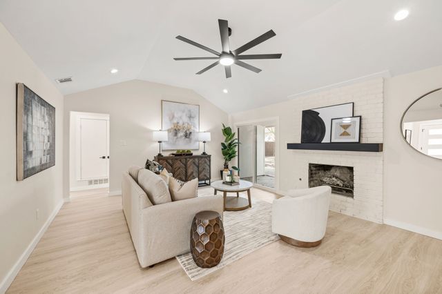 1934 Vista Oaks Drive, Carrollton, TX 75007