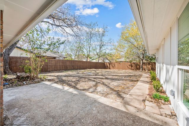 1934 Vista Oaks Drive, Carrollton, TX 75007