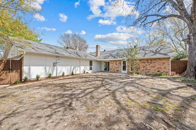 1934 Vista Oaks Drive, Carrollton, TX 75007