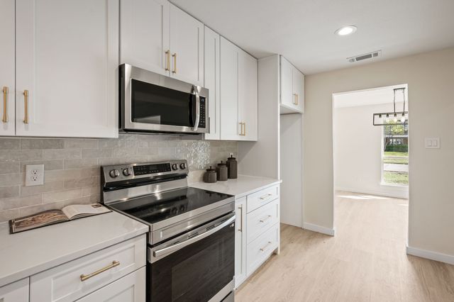 1934 Vista Oaks Drive, Carrollton, TX 75007