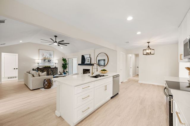 1934 Vista Oaks Drive, Carrollton, TX 75007