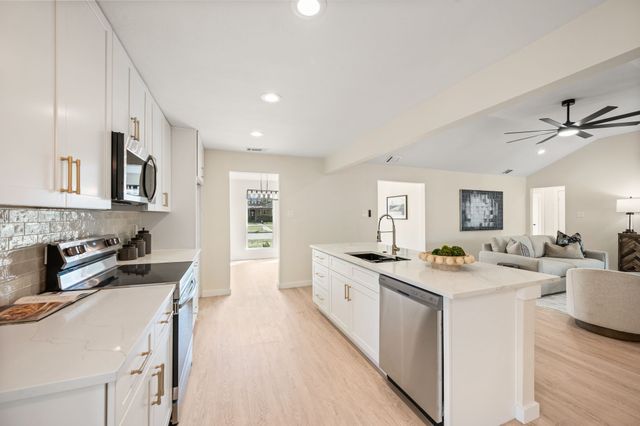 1934 Vista Oaks Drive, Carrollton, TX 75007