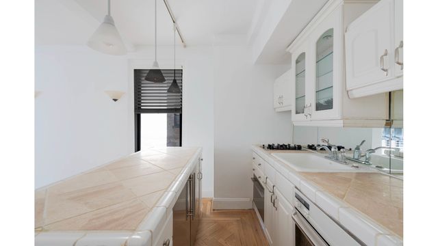 400 E 59th St Apt 3H, New York City, NY 10022