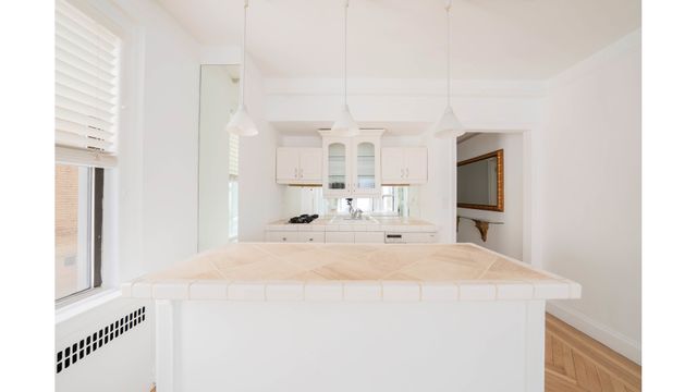 400 E 59th St Apt 3H, New York City, NY 10022