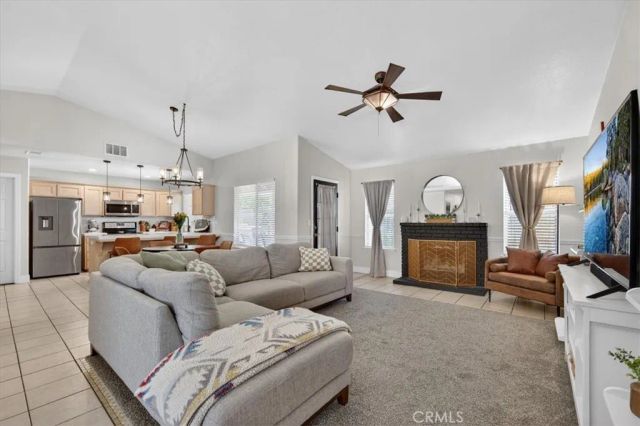 4752 W Mesa, Fresno, CA 93722