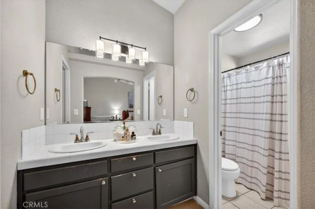 4752 W Mesa, Fresno, CA 93722