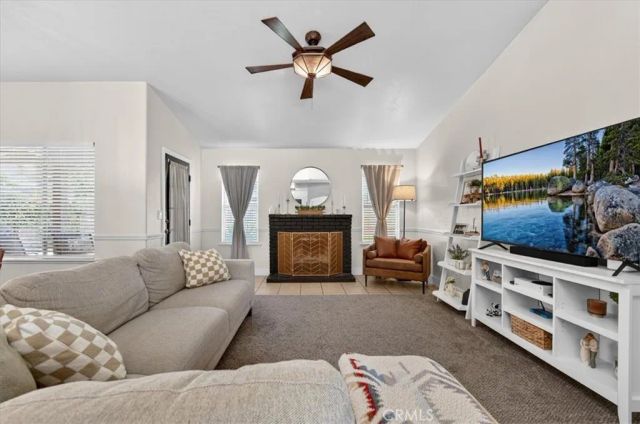 4752 W Mesa, Fresno, CA 93722