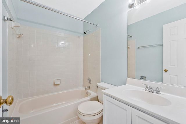 7204 OLDE LANTERN WAY, Springfield, VA 22152