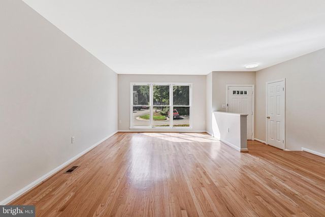 7204 OLDE LANTERN WAY, Springfield, VA 22152