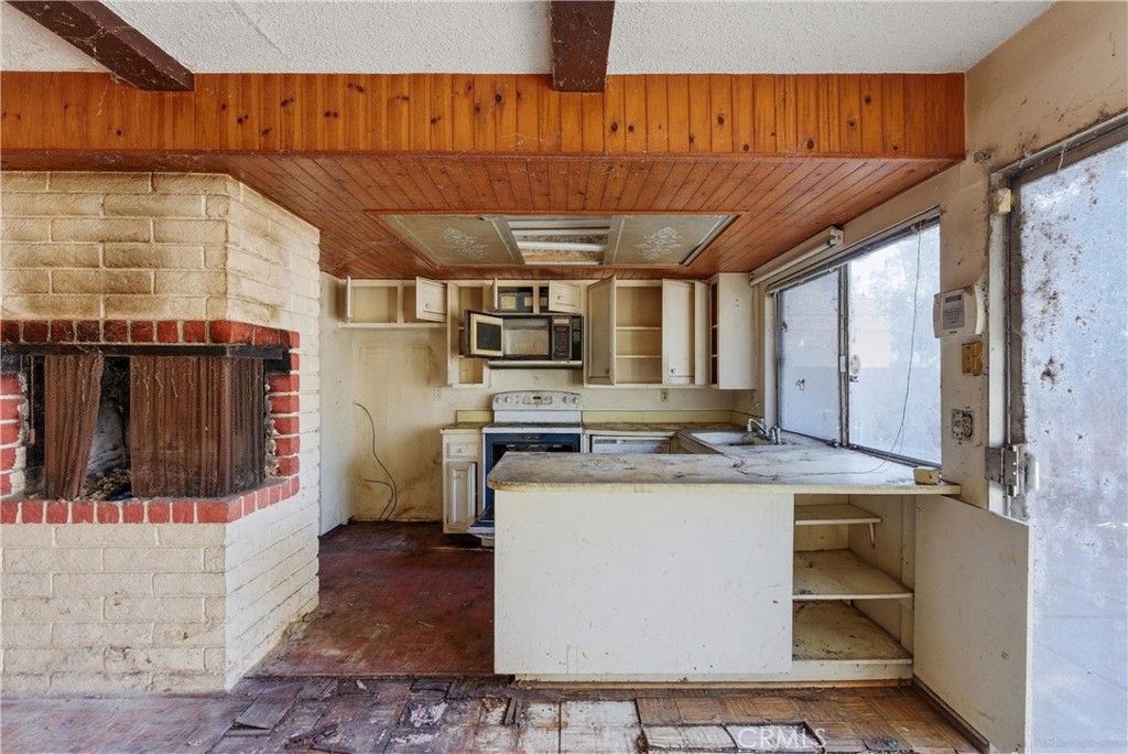 Image 10 of property listing at 5111 Randall, Culver City, CA 90230