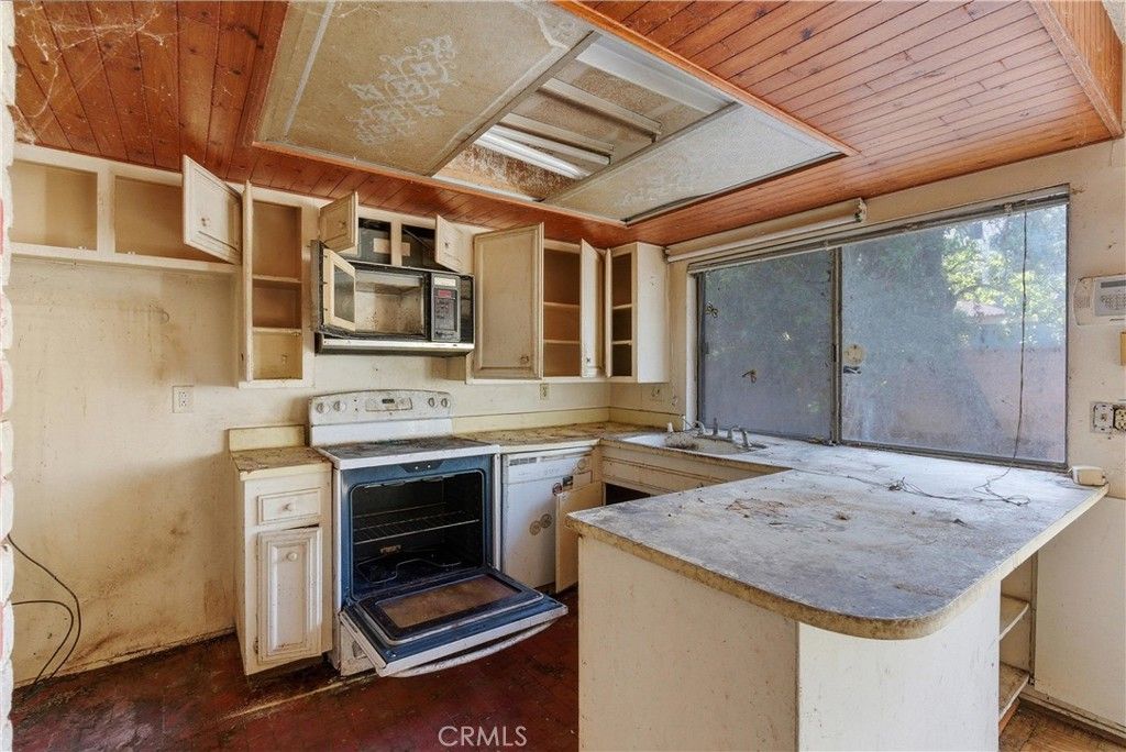 Image 11 of property listing at 5111 Randall, Culver City, CA 90230