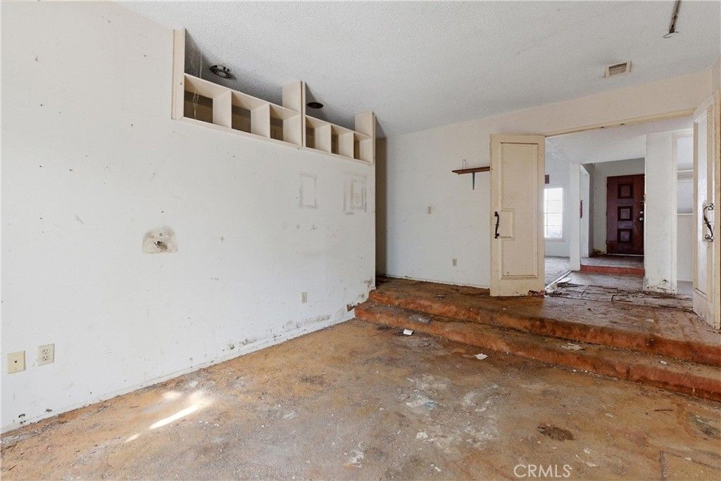 Image 7 of property listing at 5111 Randall, Culver City, CA 90230