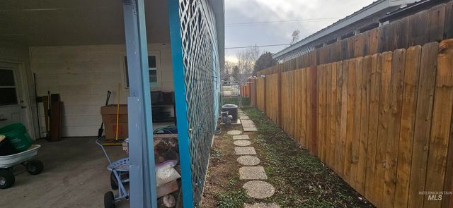 595 S Pond St, Boise, ID 83705