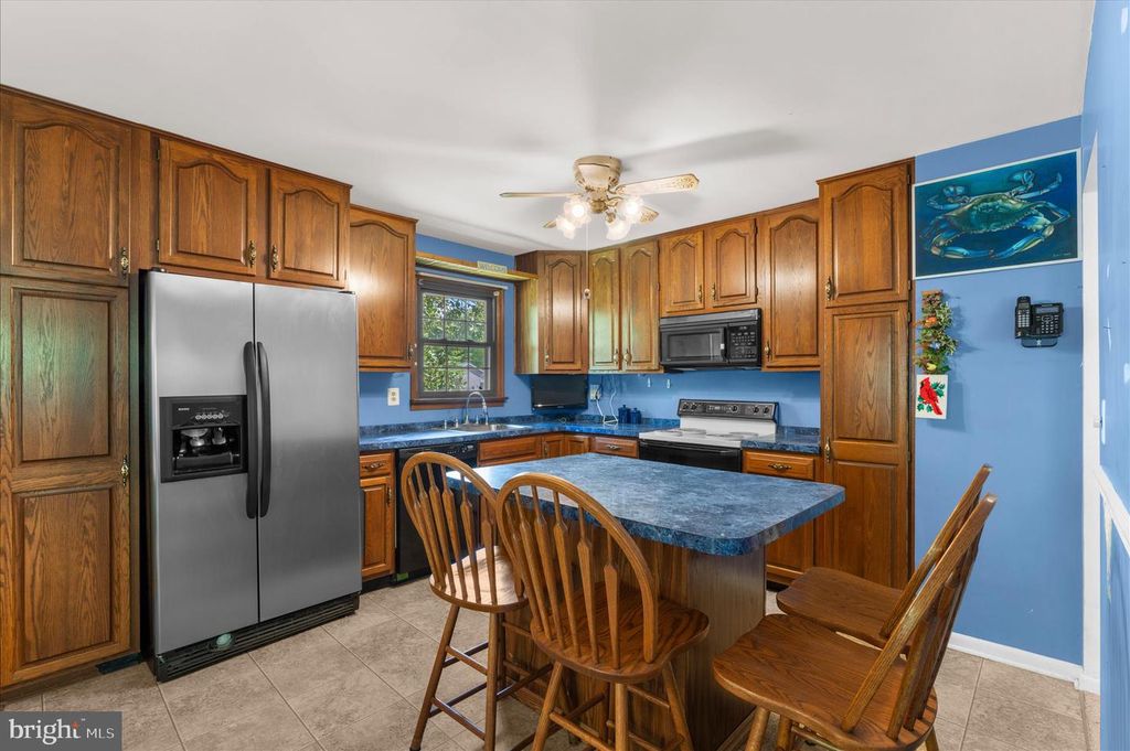 Image 12 of property listing at 148 MAGOTHY BEACH RD, Pasadena, MD 21122