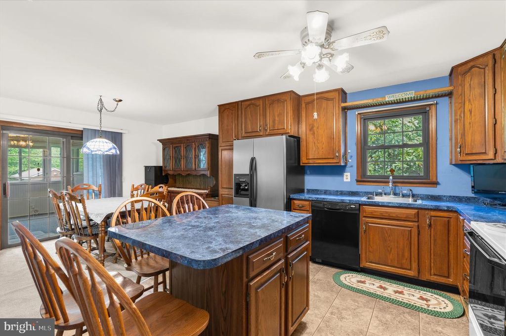 Image 14 of property listing at 148 MAGOTHY BEACH RD, Pasadena, MD 21122