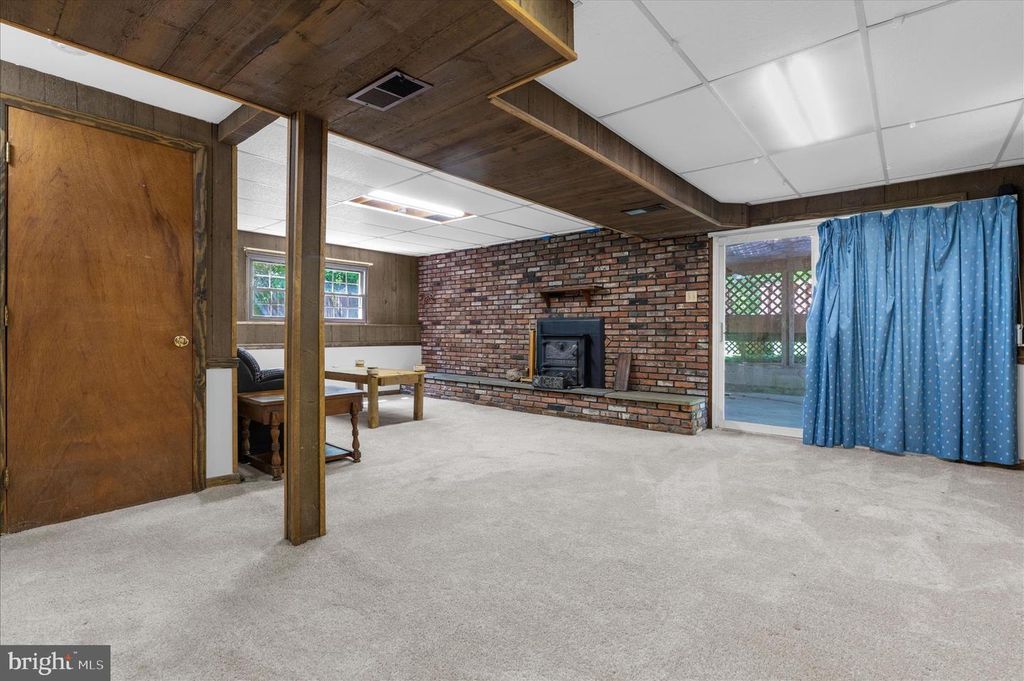 Image 15 of property listing at 148 MAGOTHY BEACH RD, Pasadena, MD 21122