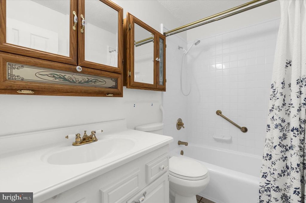 Image 16 of property listing at 148 MAGOTHY BEACH RD, Pasadena, MD 21122