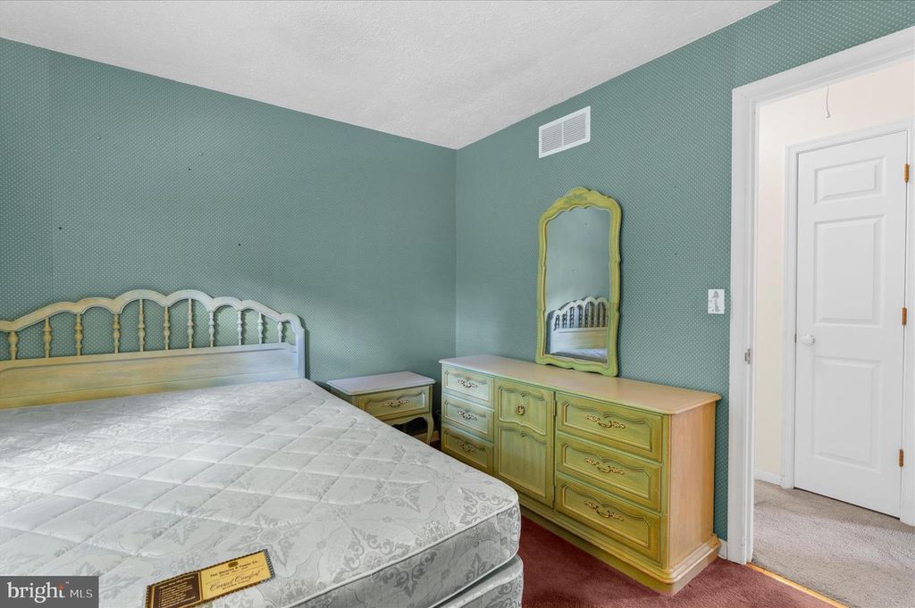 Image 18 of property listing at 148 MAGOTHY BEACH RD, Pasadena, MD 21122