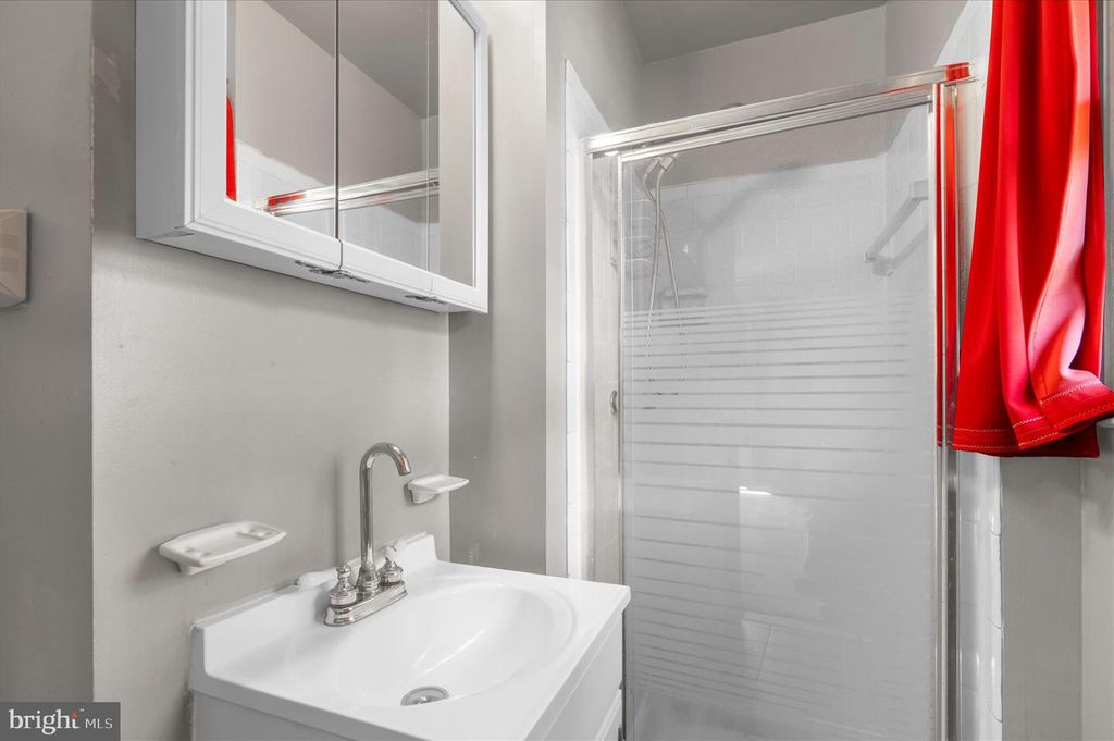 Image 24 of property listing at 148 MAGOTHY BEACH RD, Pasadena, MD 21122