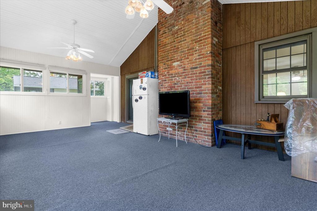 Image 27 of property listing at 148 MAGOTHY BEACH RD, Pasadena, MD 21122