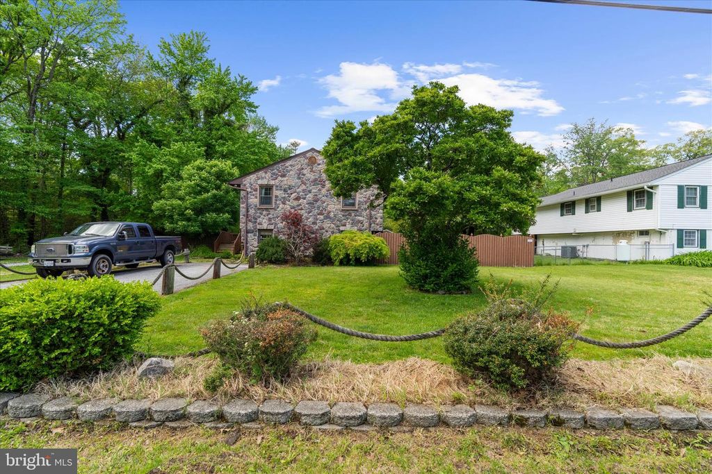 Image 3 of property listing at 148 MAGOTHY BEACH RD, Pasadena, MD 21122