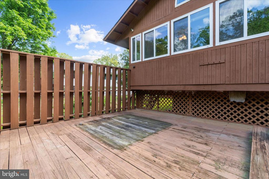 Image 37 of property listing at 148 MAGOTHY BEACH RD, Pasadena, MD 21122