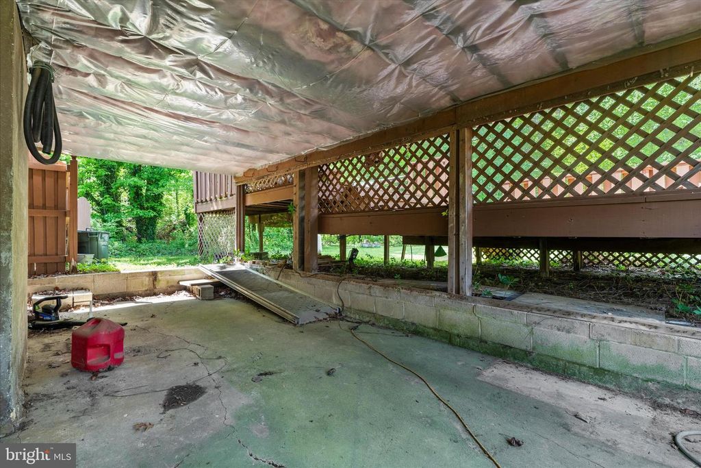 Image 40 of property listing at 148 MAGOTHY BEACH RD, Pasadena, MD 21122