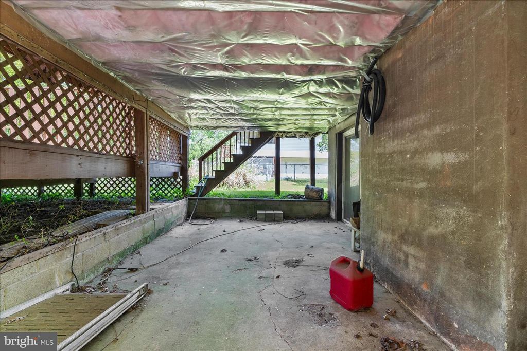 Image 41 of property listing at 148 MAGOTHY BEACH RD, Pasadena, MD 21122