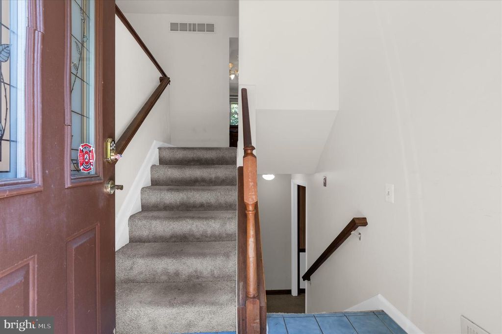 Image 6 of property listing at 148 MAGOTHY BEACH RD, Pasadena, MD 21122