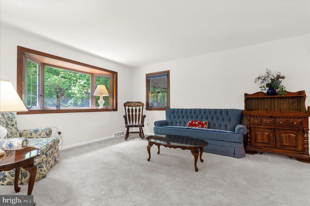 Image 8 of property listing at 148 MAGOTHY BEACH RD, Pasadena, MD 21122