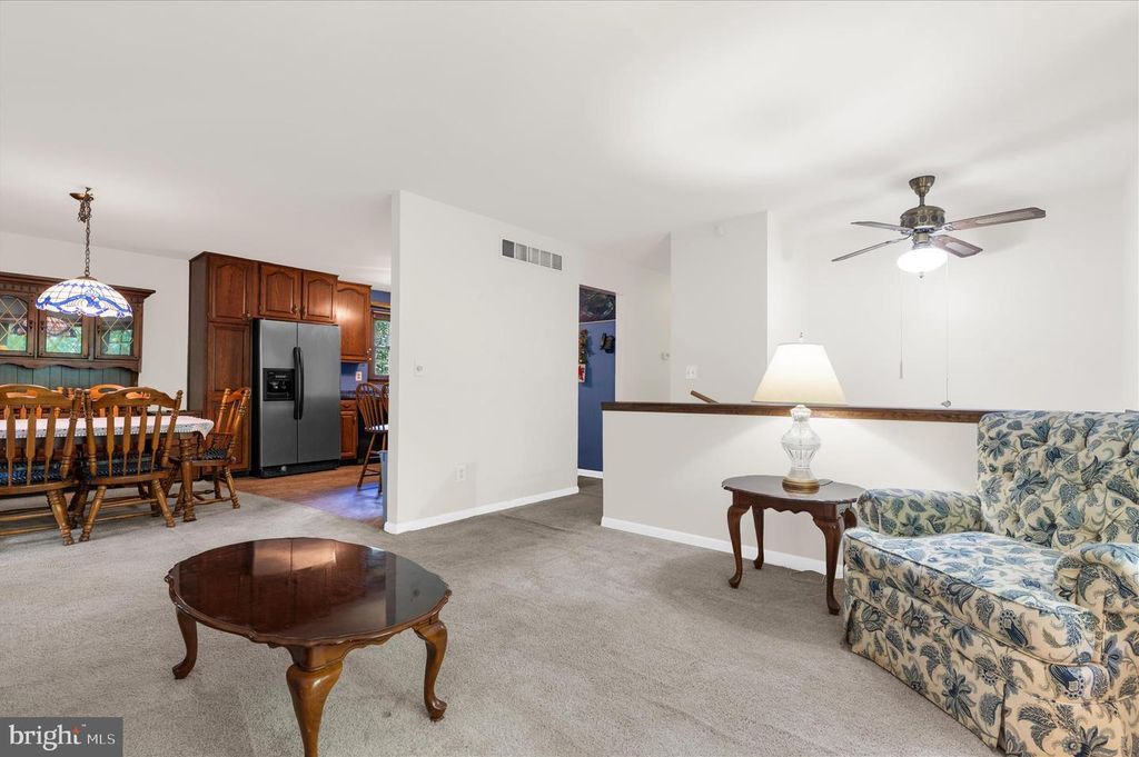 Image 9 of property listing at 148 MAGOTHY BEACH RD, Pasadena, MD 21122